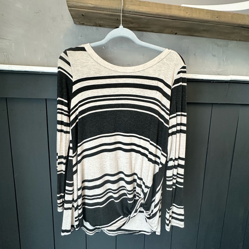 Kye Mi Striped‎ Knot Front Long Sleeve Top - Black & Cream size S